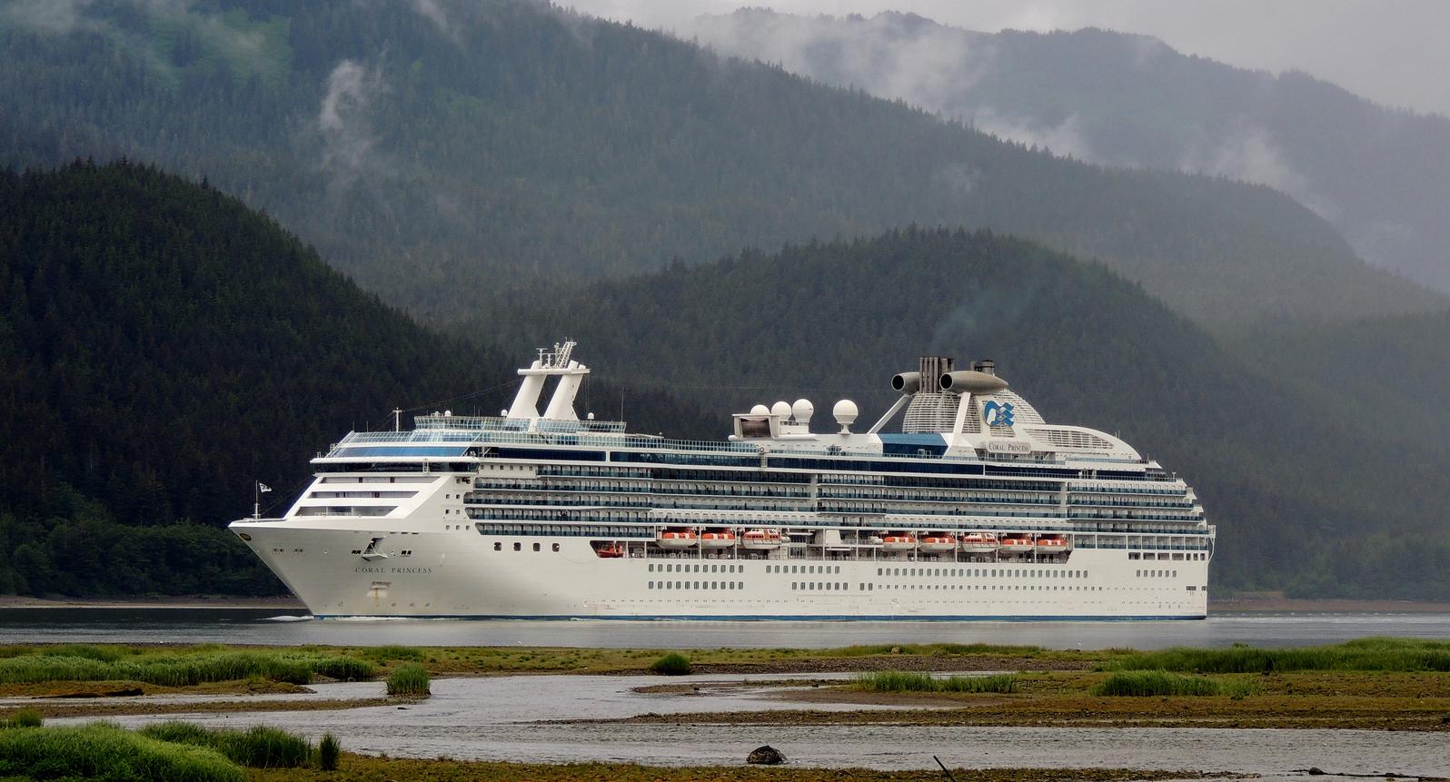 El Coral Princess es un buque PANAMAX de la Clase VISTA. Esta exitosa serie de Cruceros ha llevado a que diferentes compañías construyan barcos como este: CUNARD (Queen Victoria, Queen Elizabeth, Queen Anne), HOLLAND AMERICA LINE (Oosterdam, Noordam, Zuiderdam y Westerdam), CARNIVAL (Spirit, Pride, Legend, Miracle), P & O CRUISES (Arcadia), COSTA CRUCEROS (Mediterranea y Atlantica). Su tamaño medio les permite atravesar el Canal de Panamá y el Canal de Suez, lo que los hace ideales para grandes cruceros por el mundo. CORAL PRINCESS CRUCEROS PRINCESS CRUCEROS CANAL DE PANAMA CRUCEROS ALASKA CRUCEROS AUSTRALIA CRUCEROS SUDAMERICA CRUCERS CORAL PRINCESS CRUCEROS PACIFICO CRUCEROS PRINCESS CRUISES #CoralPrincess #PrincessCruises